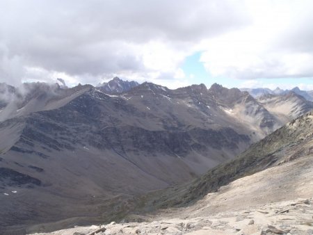 Au loin, et dans les nuages...