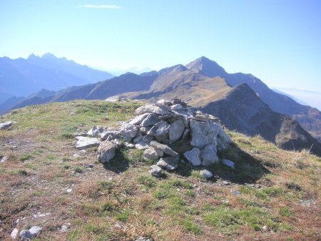 Le cairn du sommet de la Dent du Corbeau