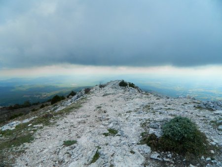 Descente sur la crête.