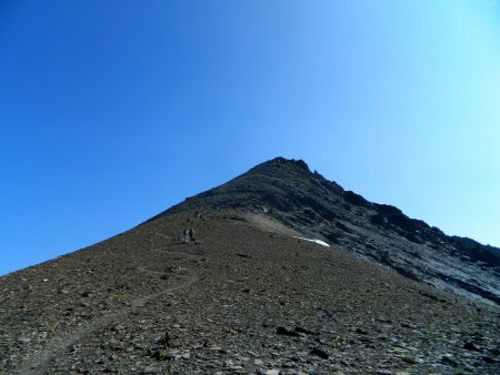 Un groupe arrivé par le plateau d’Emparis.