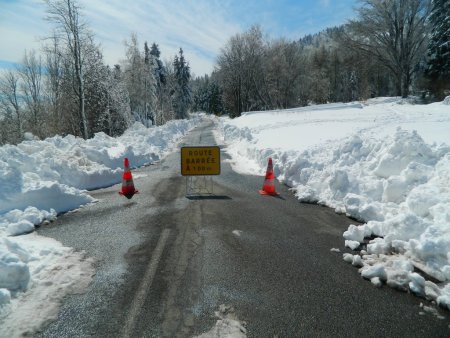 La route du Col de l’Œillon fermée.