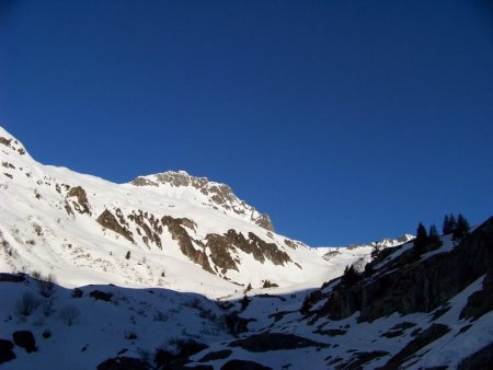 Ciel d’azur, ombre glacée.