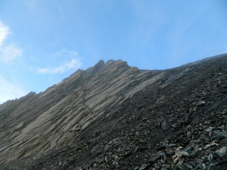 Troisième ressaut, contourné, et pente raide pour remonter sur l’arête.