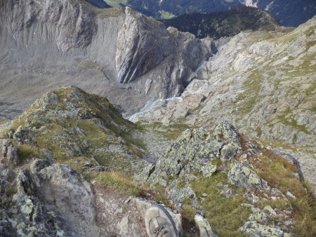 Cela devient plus escarpé et l’on prend de la hauteur.