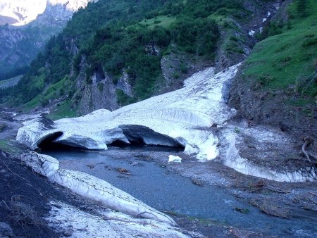 Pont de neige sur le Guil