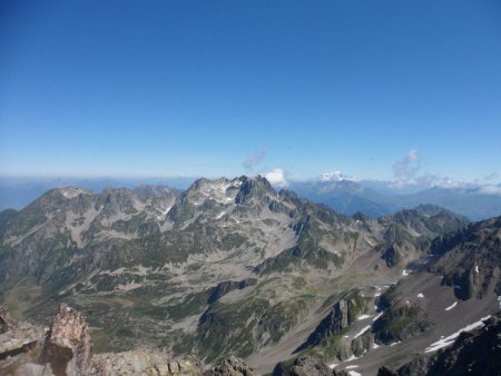 Au loin : le Mont Blanc