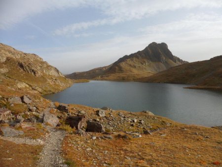 Le lac blanc et l’aiguille Rousse