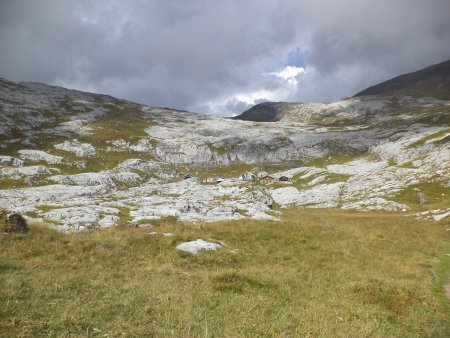 Les chalets de Platé sont désormais juste devant nous