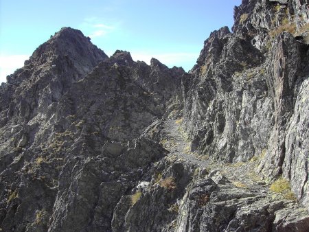 Direction le Col du Coiro dominant les Fonds de Plaines