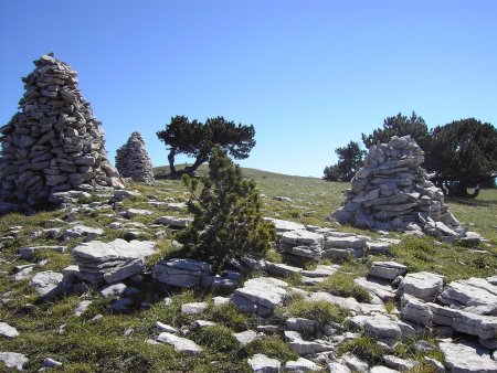 Butte point IGN 1924m et ses cairns