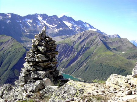 Grand cairn face aux Grandes Rousses