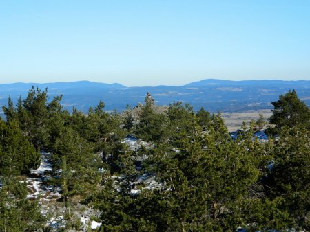 Le cairn vu du sommet borné par l’IGN.