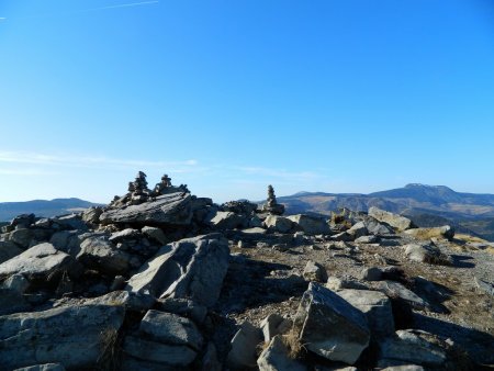 Sommet et Mont Mézenc à droite.