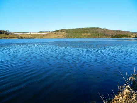 Au retour : l’incontournable Lac de Saint-Front, dégelé.