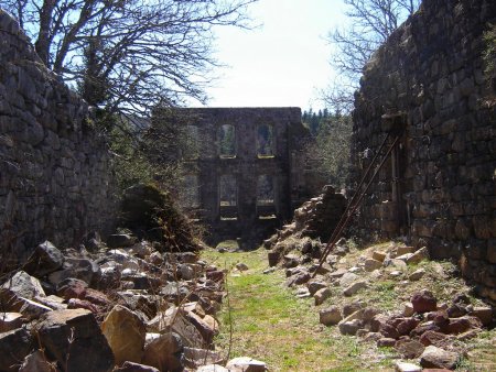 Toujours l’approche. Ruines de la...