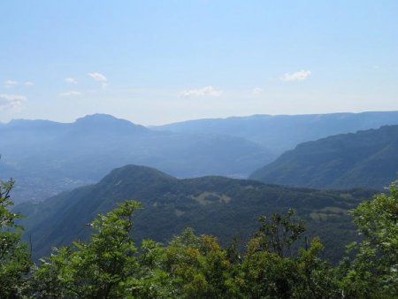 On domine les prairies du Mont Rachais