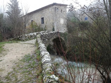 Pont sur le ruisseau de Vendoule