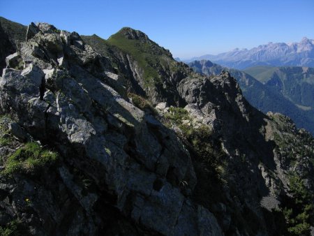  Au centre, la pointe 2362m