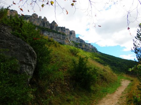 Peu avant de retrouver le hameau, regard sur l’Aiguille.