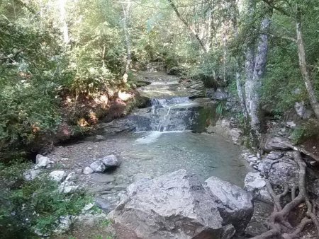 Petit torrent en cascade dans le bas de la combe.