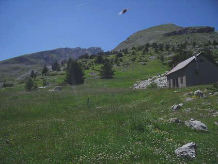 La Cabane Pastorale devant la Crête d’Oriol