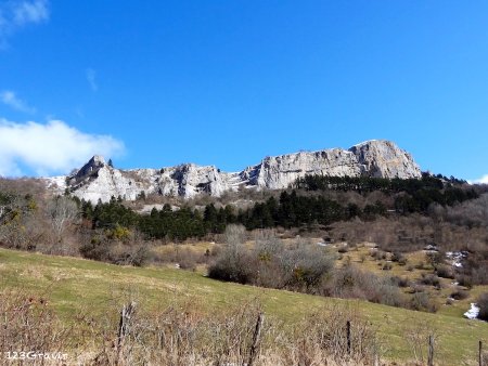 Roche de Hautepierre en descendant vers Mouthier-Haute-Pierre