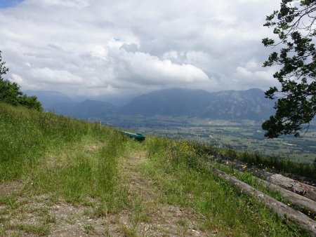 Au loin, les Bauges