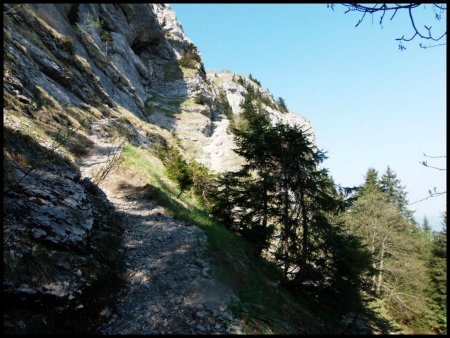 Sur le sentier du Pas de la Clé.