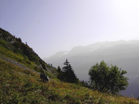 Vue sur le massif des Grandes Rousses du sentier des Chalanches