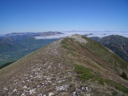 Le point IGN 2057m en bout d’arête, au-delà cela devient un peu raide