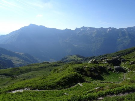 Au fond le mont Bellacha