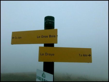 L’arrivée au lieu-dit Le Chauvet. Prendre le chemin montant.