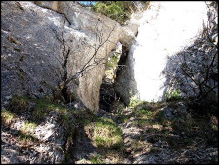 L’Arche des Cabornes avec sa corde fixe.