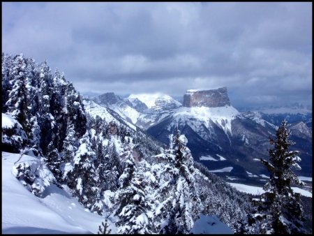 Mont Aiguille vu de la crête.