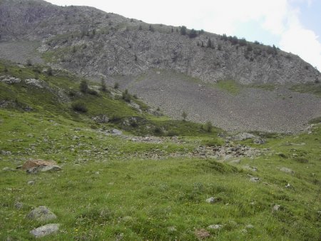 Pendant la descente, sous la barre de Rif Meyol.