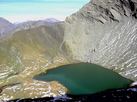 Le lac Labarre en montant au Rognon, on aperçois à gauche le Col de la Roméïou