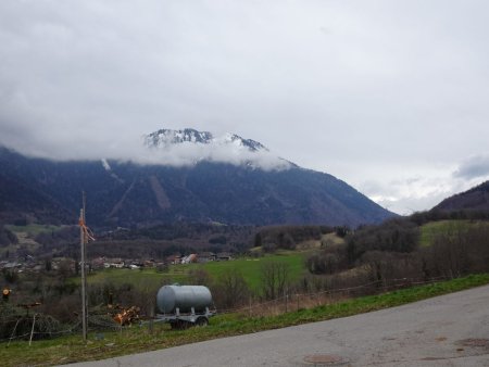 Lieu-dit Les Roux face à la Belle-Etoile