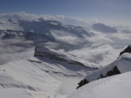 On domine le vallon de Salvadon et la Pointe de Sans Bet.