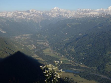 On domine la vallée du Giffre et de Samoëns.