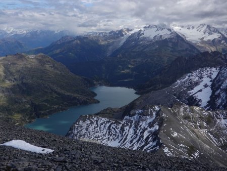 Le lac d’Émosson est maintenant à l’ombre.