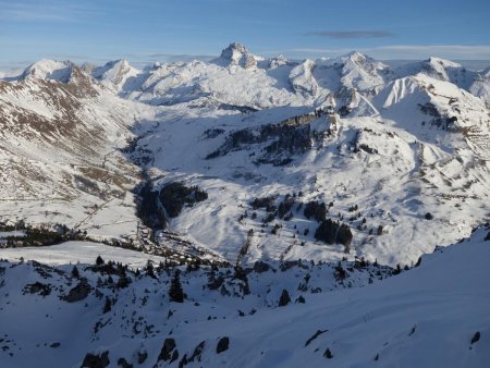 On s’élève au dessus de la vallée du Chinaillon...