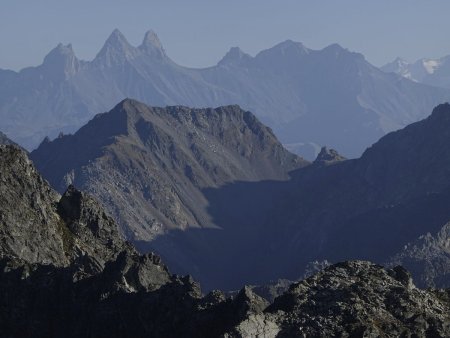 Un regard vers les Aiguilles d’Arve et de la Saussaz.