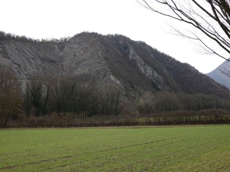 Au départ, face à la Montagne d’Uriol.