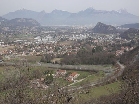 La vue s’ouvre sur les plaines de Varces.