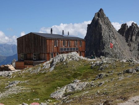 La cabane de Saleinaz, confort suisse.