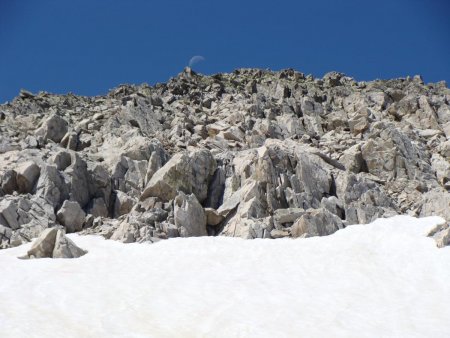 Clin d’oeil lunaire, en arrivant vers la crête sommitale