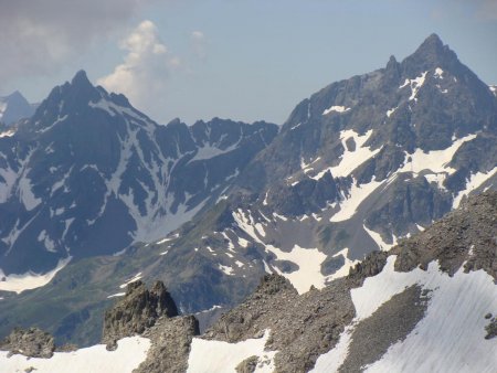 Du sommet, gros plan sur Grande Lance d’Allemont et Grand Pic de Belledonne