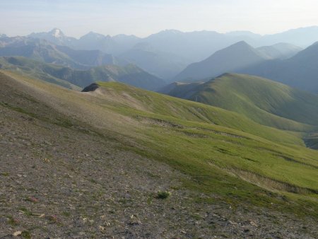 Longue descente par ces crêtes débonnaires...