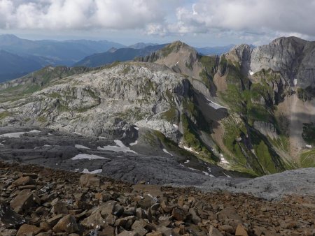 On domine la combe aux Puaires.