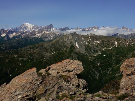 Vue vers l’ouest et le massif du Mont Blanc.